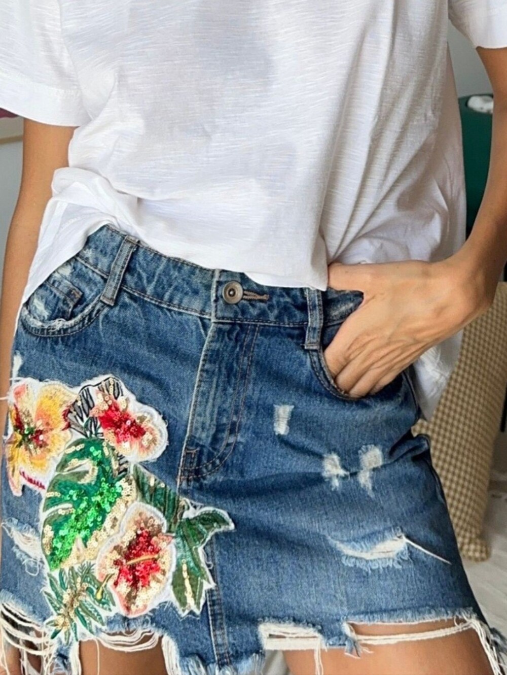 Zara Trafaluc denim mini skirt features a distinctively edgy,Y2K-inspired design